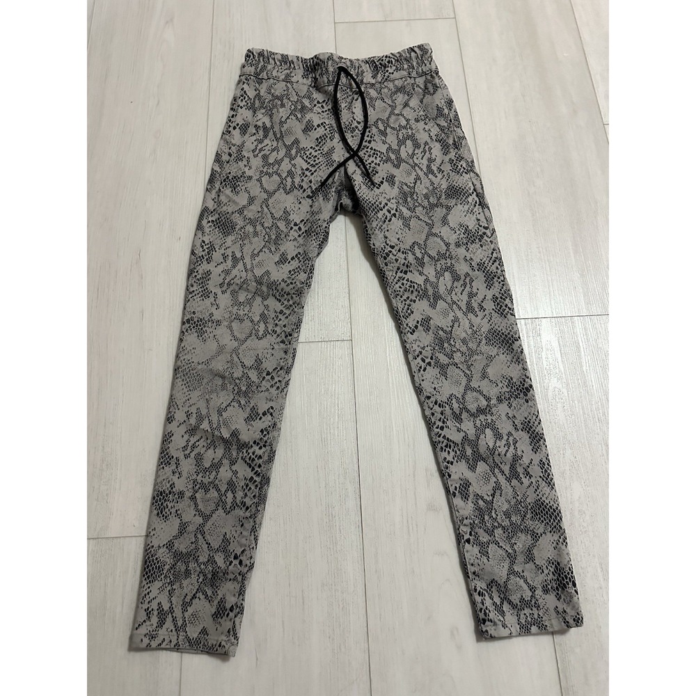 Bevy Flog Pants Sz 25 Gray Shely Snake Skin Pattern Jogger Stretch Drawstring